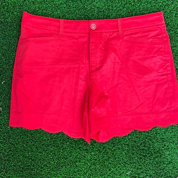 intro red scalloped edged stretch shorts
